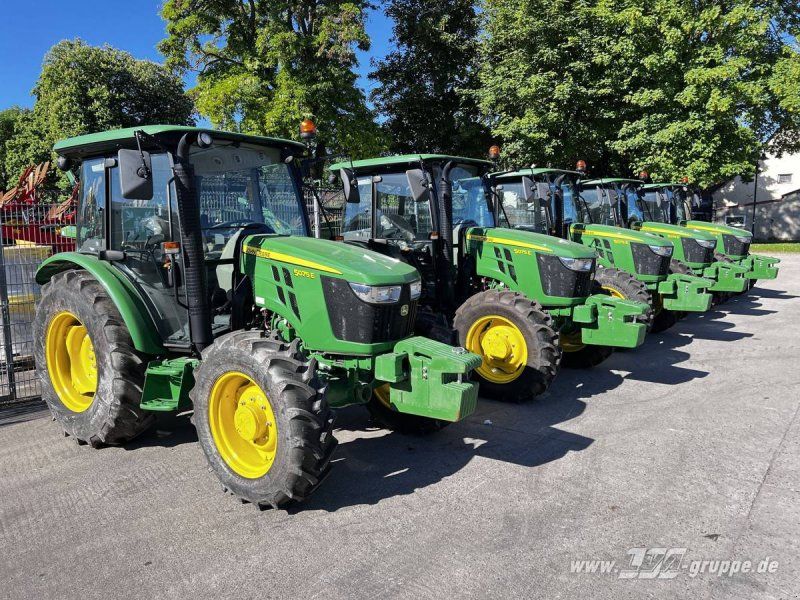 John Deere 5075E