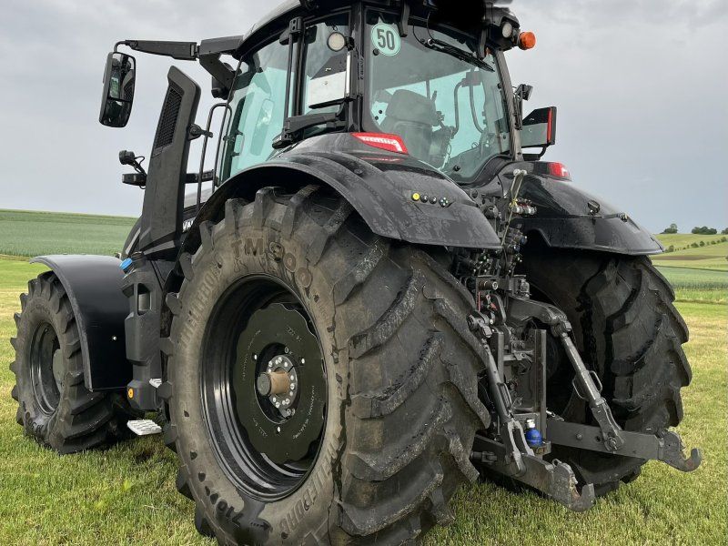 Valtra Q305