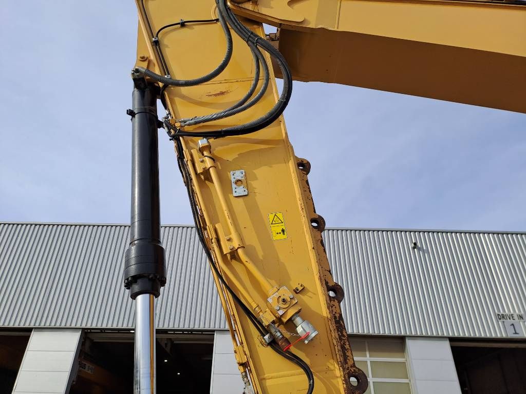 CAT 335 F L CR