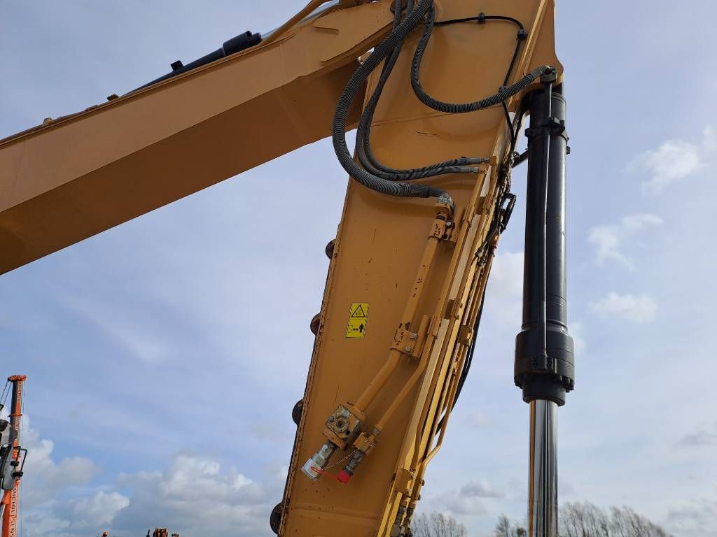 CAT 335 F L CR