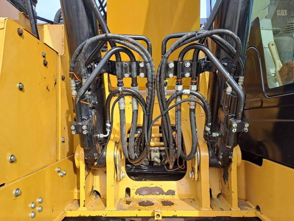 CAT 335 F L CR