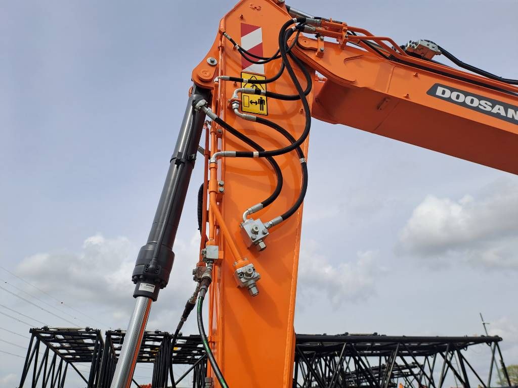 Develon DX 160 W-7