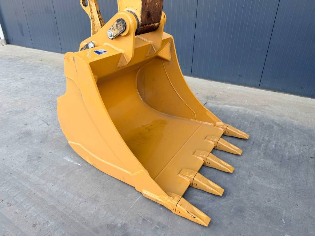 CAT M318C