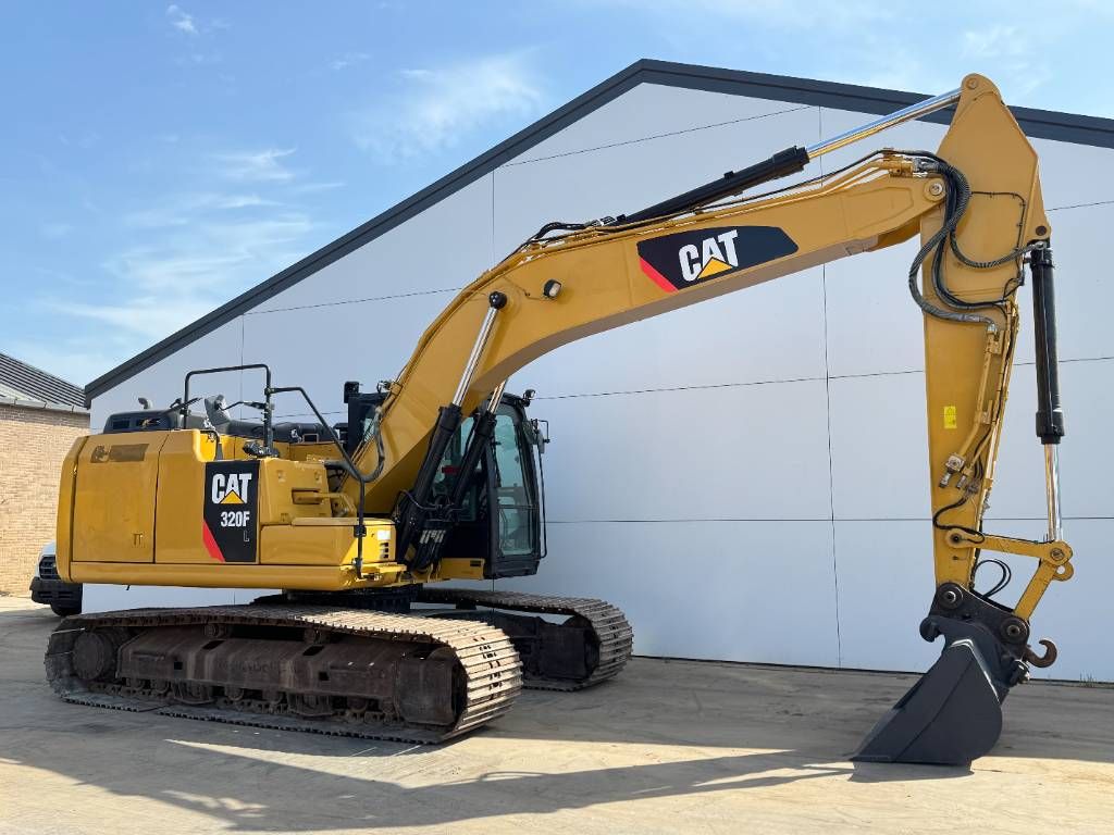 CAT 320FL - New Bucket / Hammer Lines / Camera