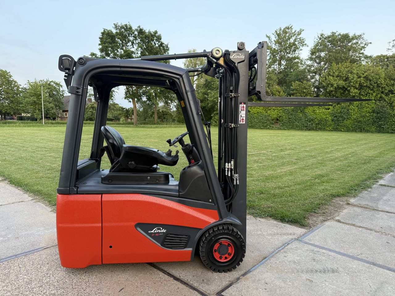 Linde E16 EVO triplex freelift Sideshift nieuwe banden