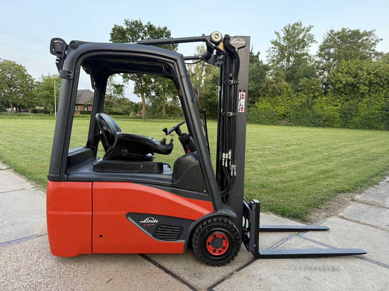 Linde E16 EVO triplex freelift Sideshift nieuwe banden