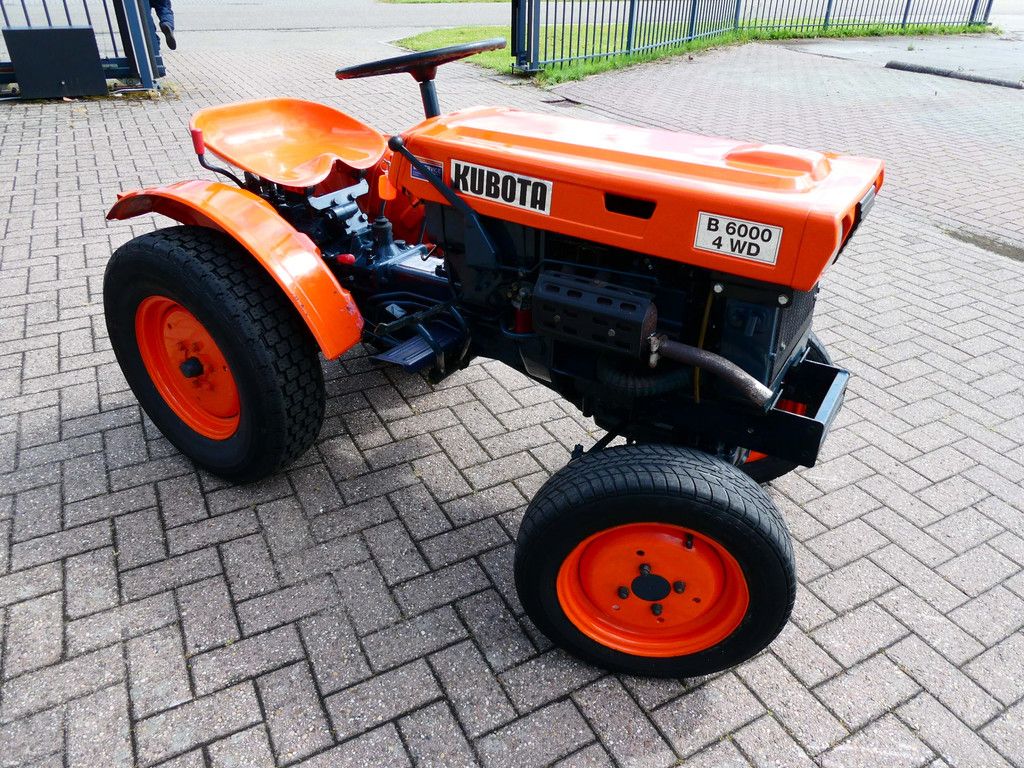 Kubota B6000 4wd / Gazonbanden