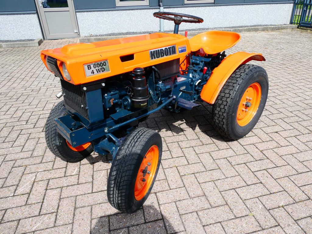 Kubota B6000 4wd / Gazonbanden
