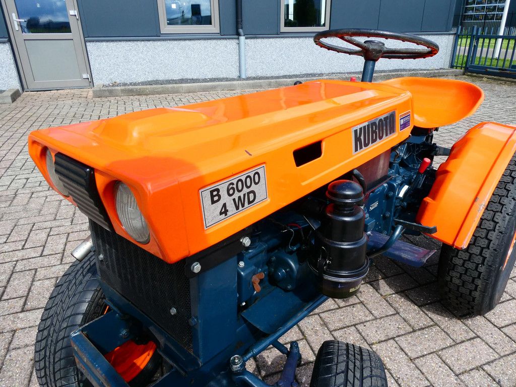 Kubota B6000 4wd / Gazonbanden