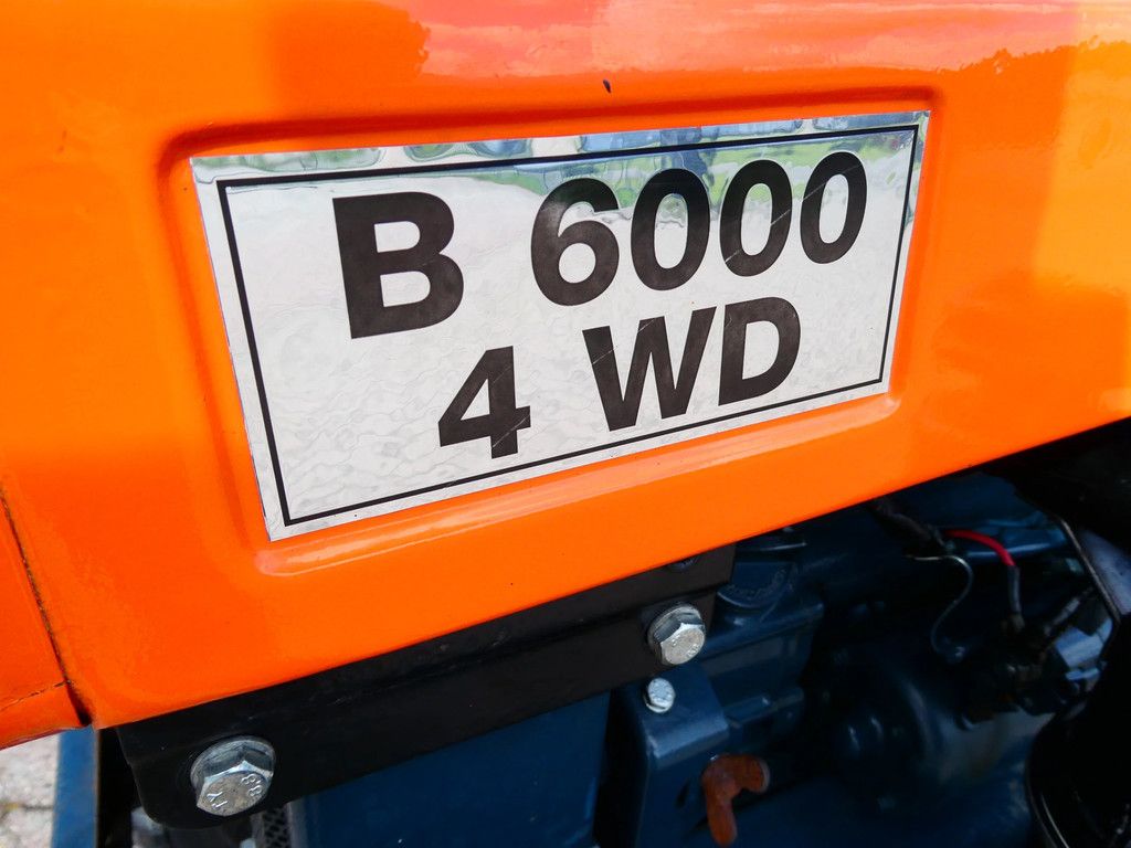 Kubota B6000 4wd / Gazonbanden