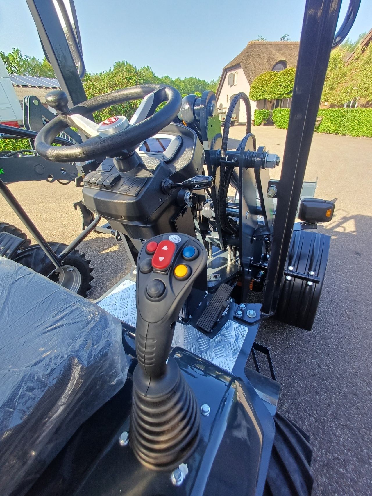 Mini shovel CMH 606 PowerDijk