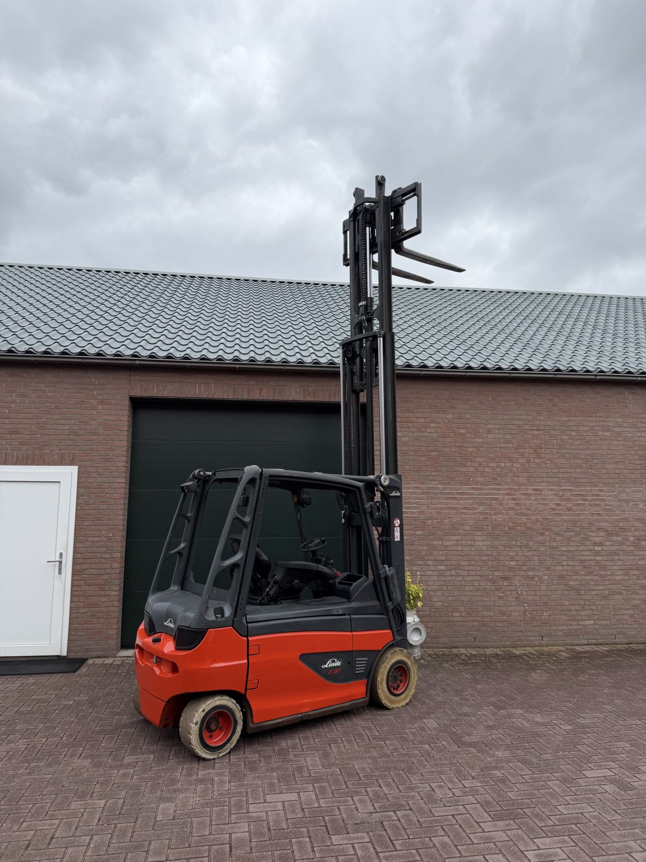 Linde E30L-01 3000kg triplo elektrische heftruck