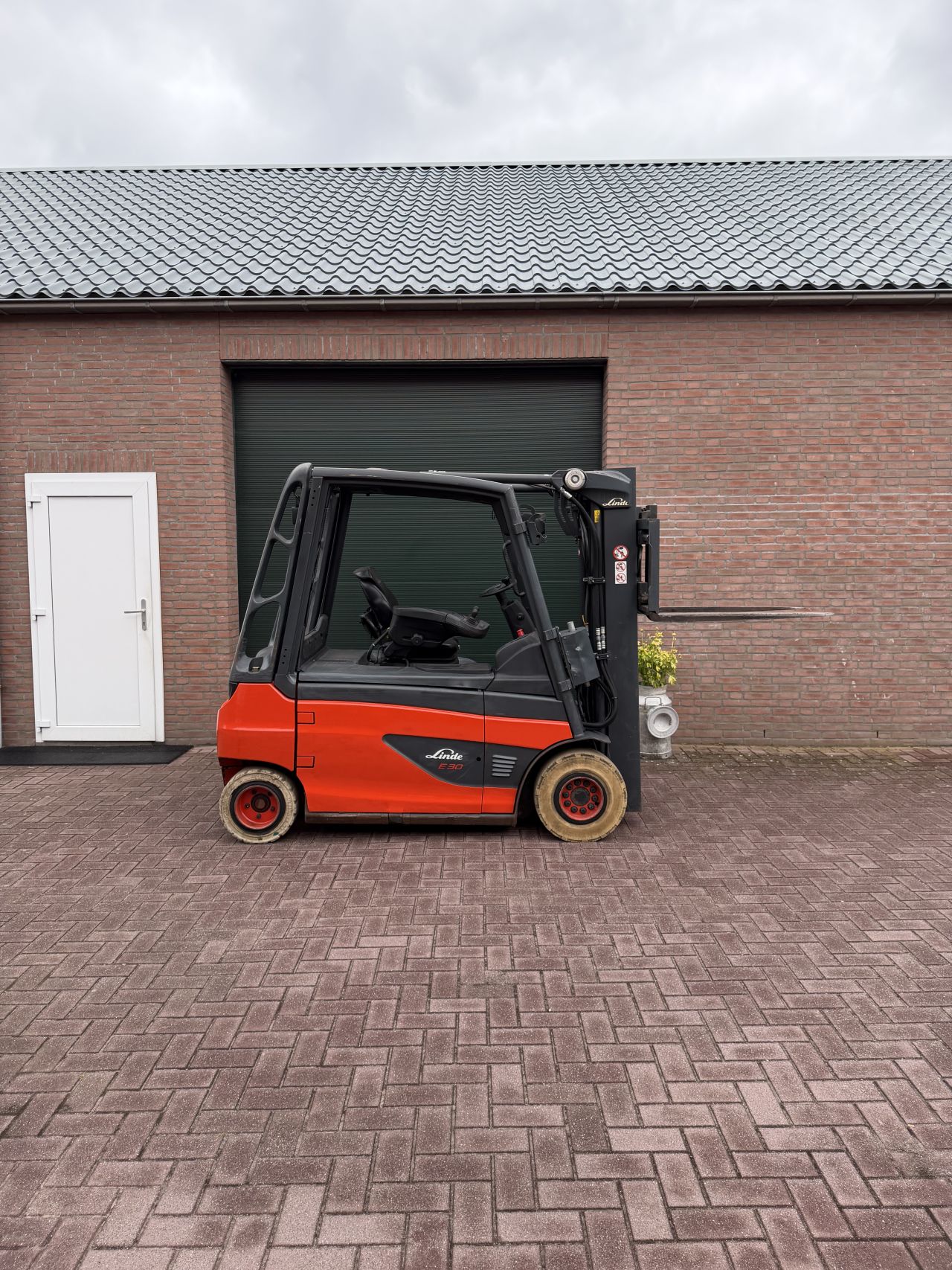 Linde E30L-01 3000kg triplo elektrische heftruck