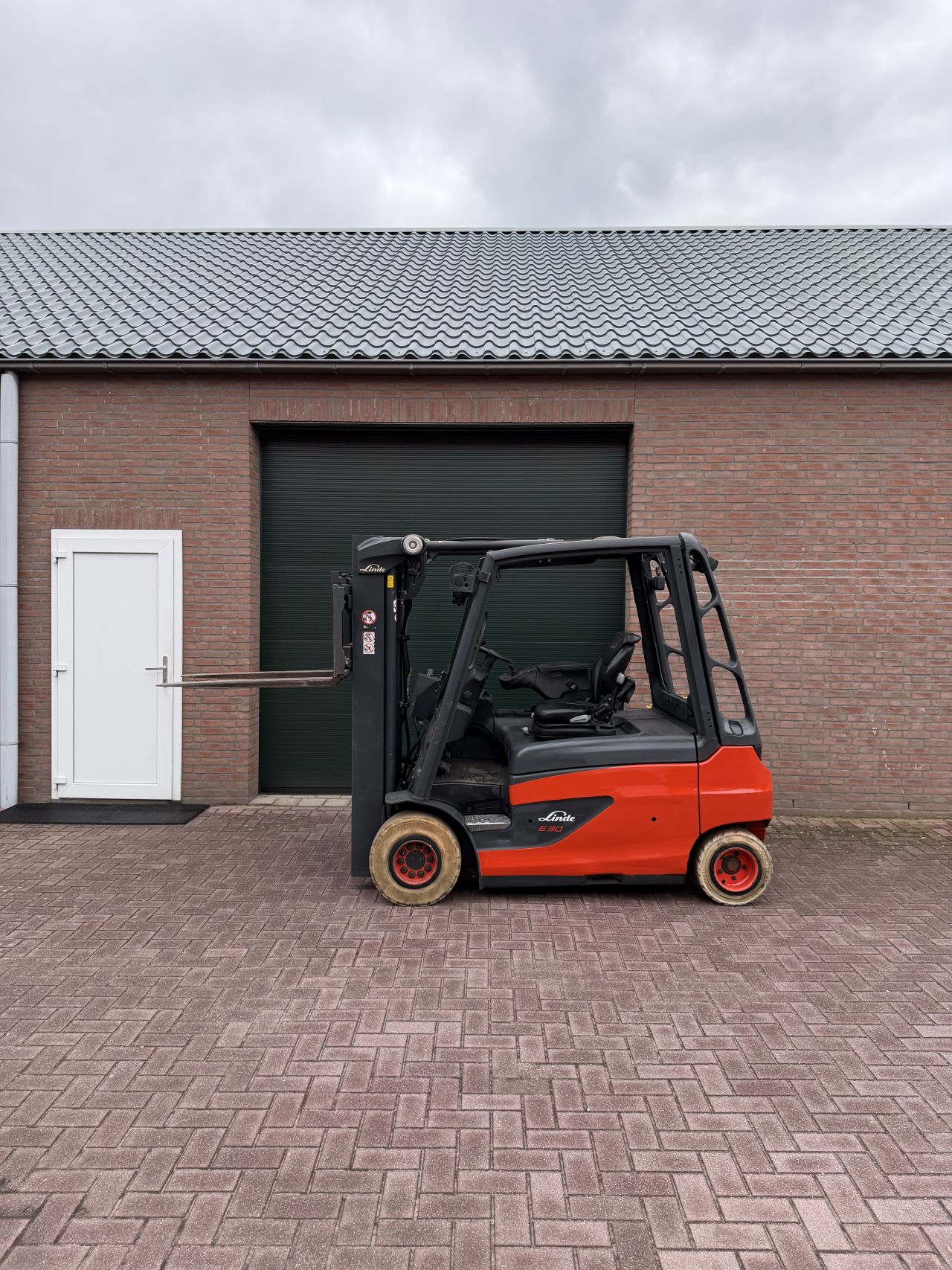 Linde E30L-01 3000kg triplo elektrische heftruck