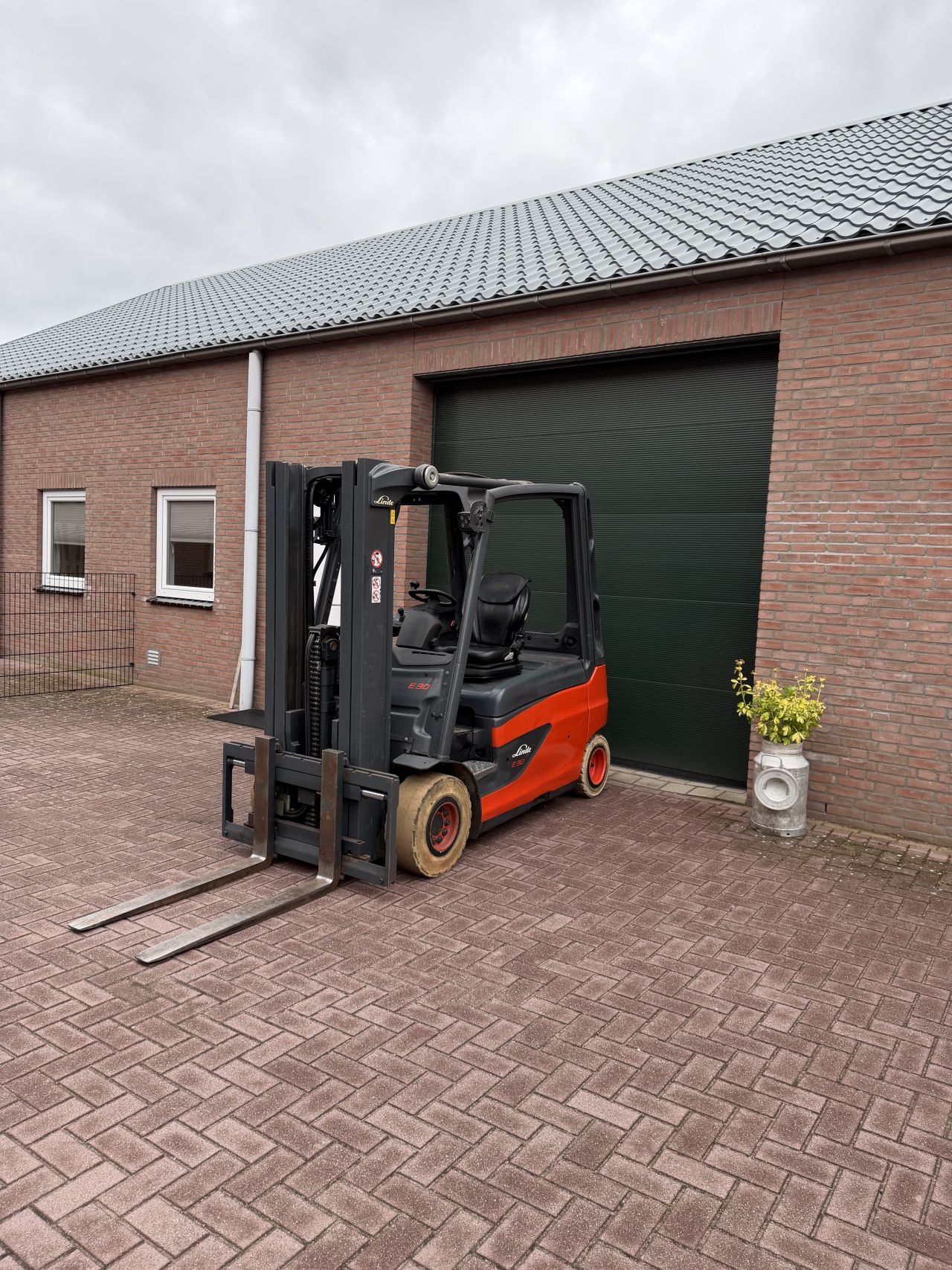 Linde E30L-01 3000kg triplo elektrische heftruck