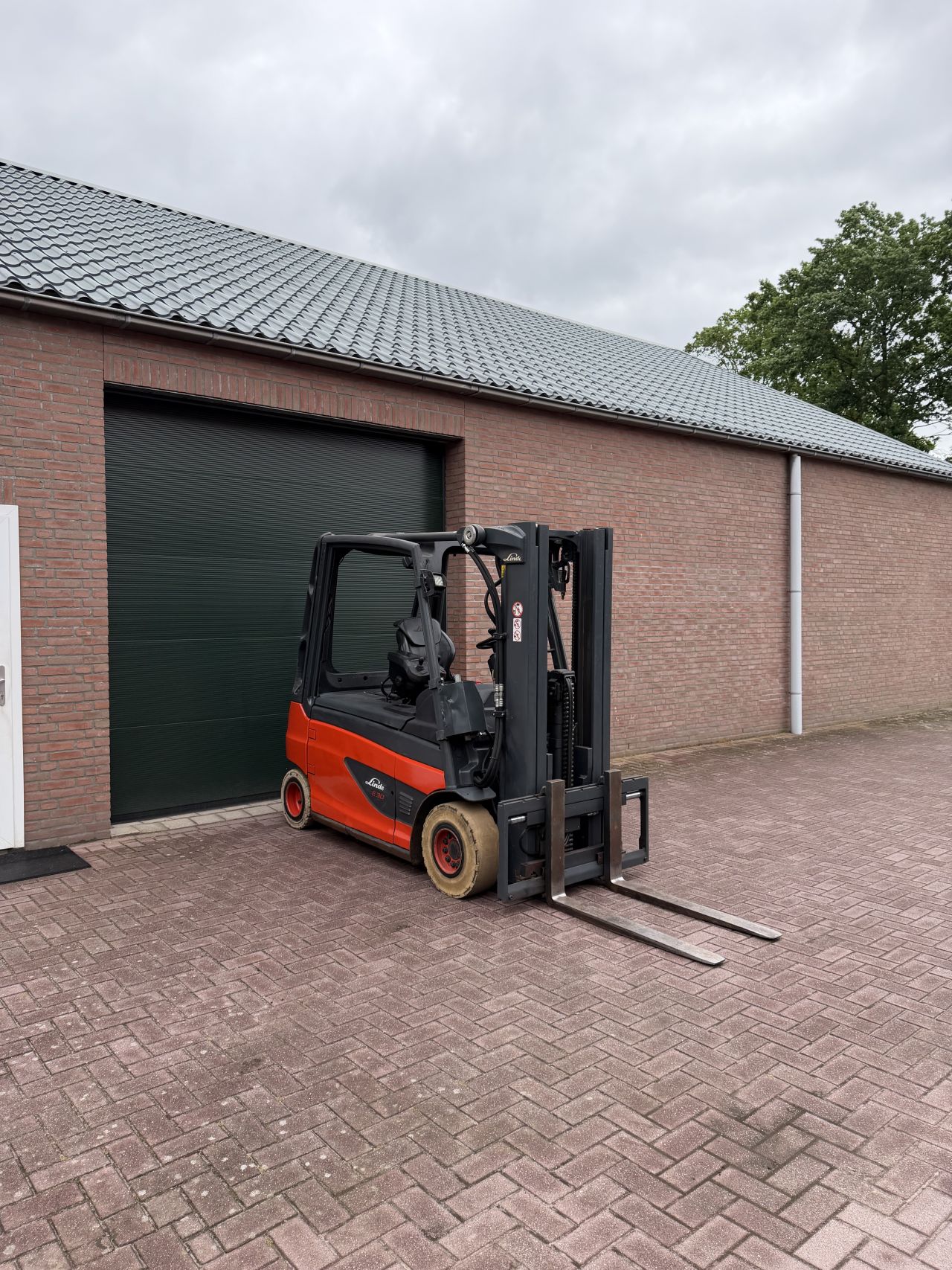 Linde E30L-01 3000kg triplo elektrische heftruck