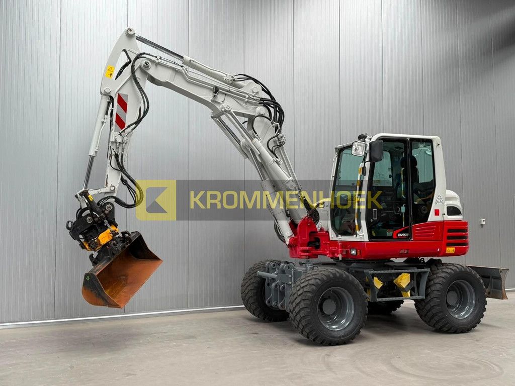 Takeuchi TB 295 W Engcon Tilt Rotator KH9585