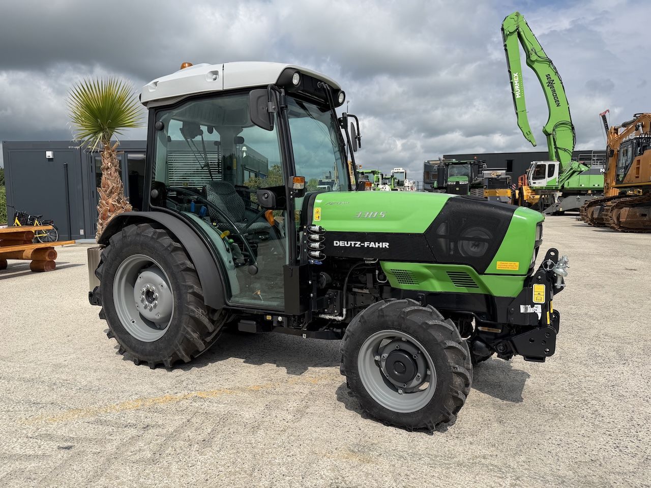 Deutz-Fahr S 330 DT Smalspoor trekker
