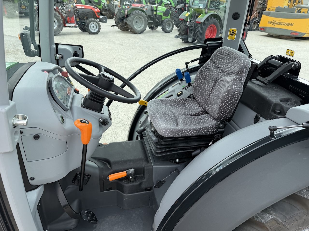 Deutz-Fahr S 330 DT Smalspoor trekker