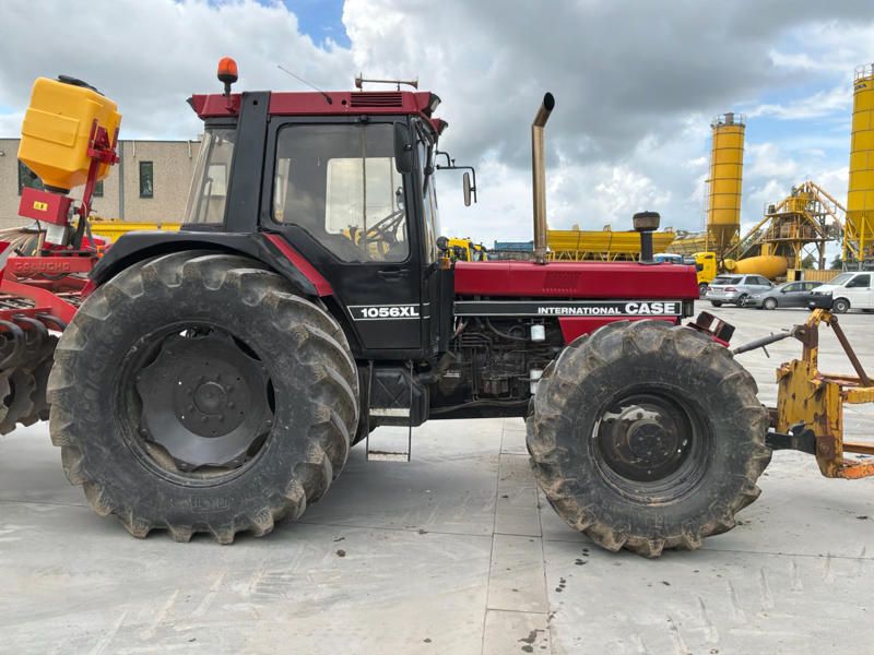 1990 Case-International 1056XL Agricultural Tractor