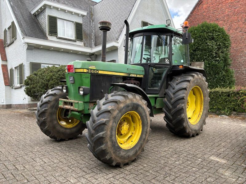 1989 John Deere 3650 Oldtimer-Traktor mit Allradantrieb