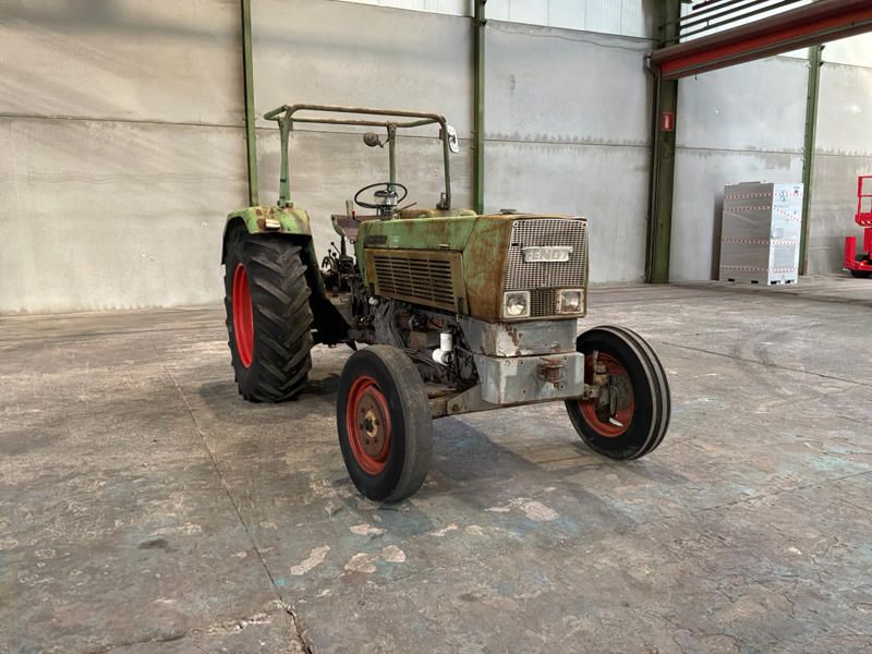 Fendt Favorit 4S Turbomatik Traktor mit 2-Rad-Antrieb