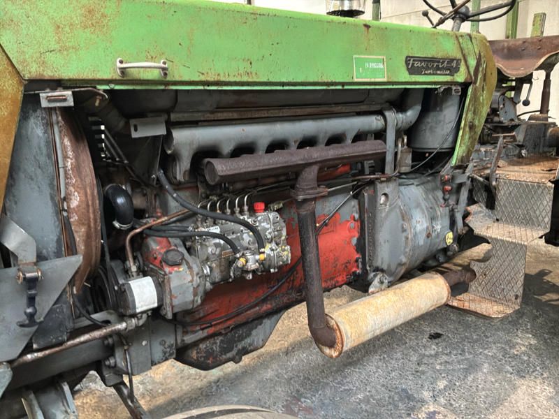 Fendt Favorit 4S Turbomatik Traktor mit 2-Rad-Antrieb