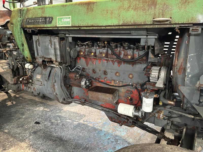 Fendt Favorit 4S Turbomatik Traktor mit 2-Rad-Antrieb