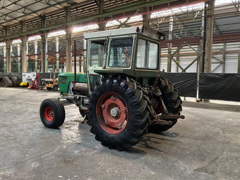 Deutz D100 06 Traktor mit 2-Rad-Antrieb