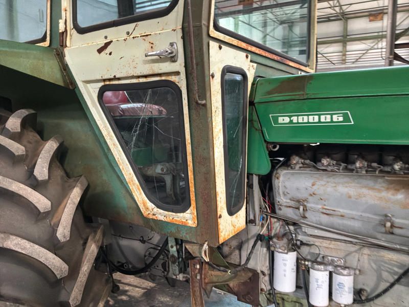 Deutz D100 06 Traktor mit 2-Rad-Antrieb