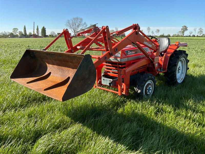 Kubota Sunshine L1-225 Mini-Traktor mit Allradantrieb und Frontlader