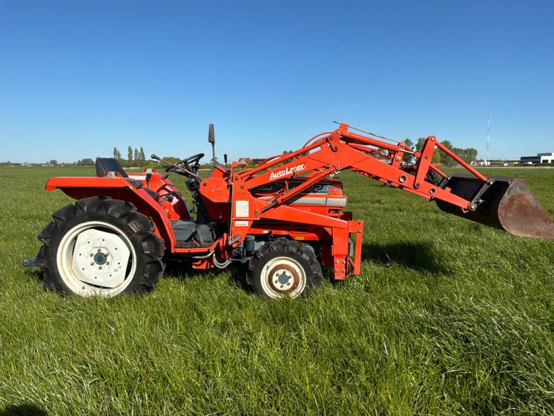 Kubota Sunshine L1-225 Mini-Traktor mit Allradantrieb und Frontlader