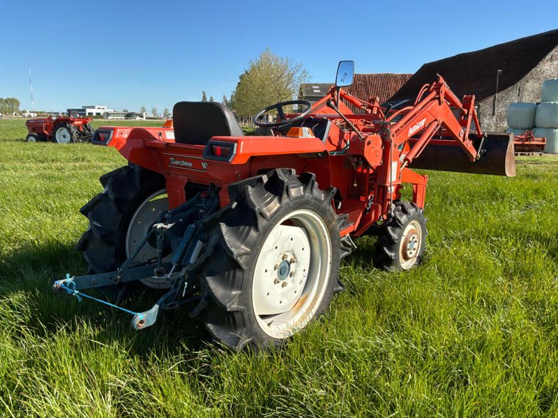 Kubota Sunshine L1-225 Mini-Traktor mit Allradantrieb und Frontlader