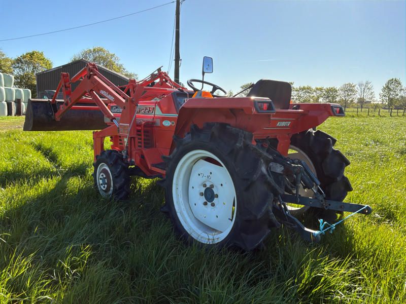 Kubota Sunshine L1-225 Mini-Traktor mit Allradantrieb und Frontlader
