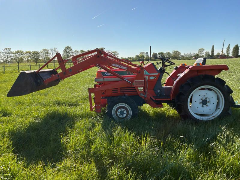 Kubota Sunshine L1-225 Mini-Traktor mit Allradantrieb und Frontlader