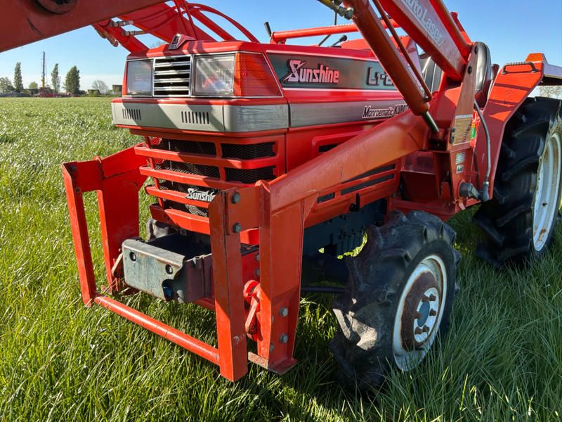Kubota Sunshine L1-225 Mini-Traktor mit Allradantrieb und Frontlader