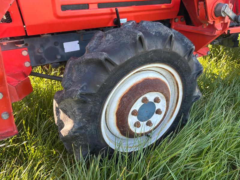 Kubota Sunshine L1-225 Mini-Traktor mit Allradantrieb und Frontlader