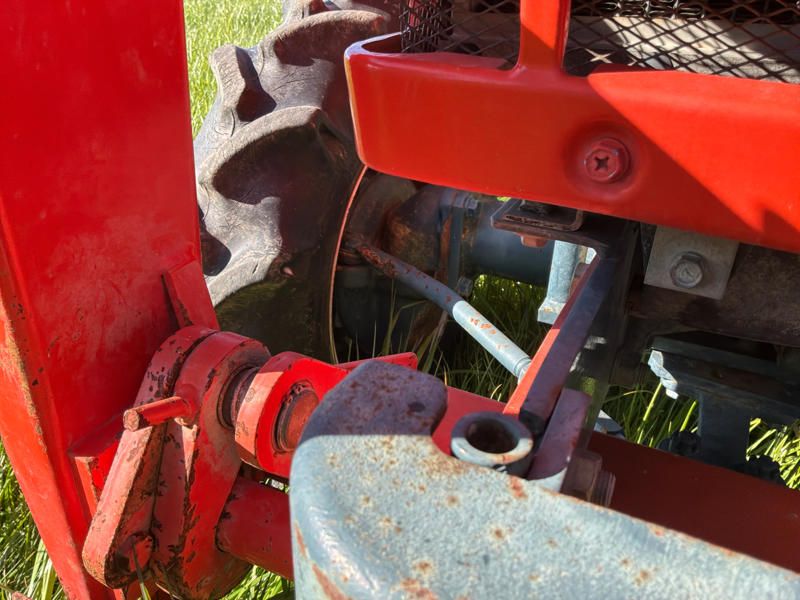 Kubota Sunshine L1-225 Mini-Traktor mit Allradantrieb und Frontlader