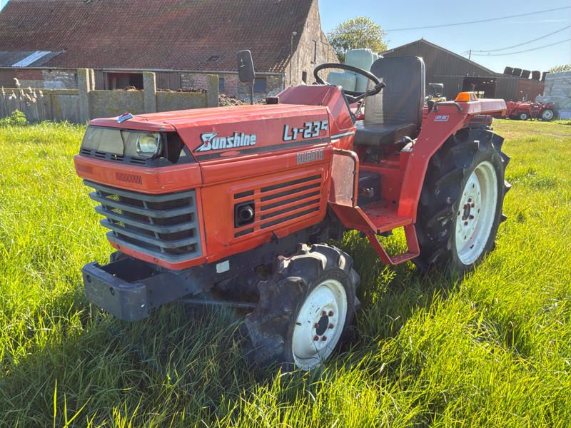 Kubota Sunshine L1-235 Mini-Traktor mit Allradantrieb