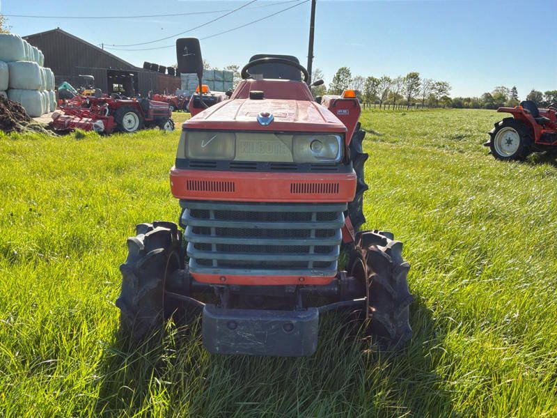 Kubota Sunshine L1-235 Mini-Traktor mit Allradantrieb