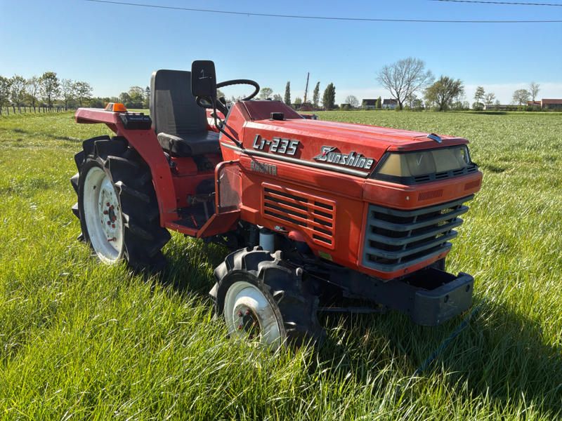 Kubota Sunshine L1-235 Mini-Traktor mit Allradantrieb