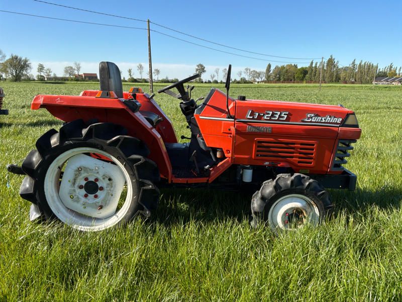 Kubota Sunshine L1-235 Mini-Traktor mit Allradantrieb