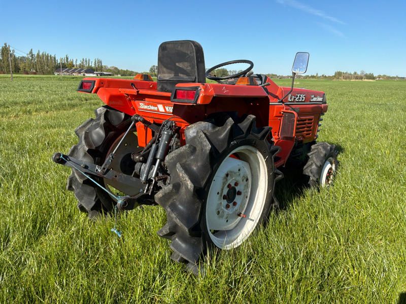 Kubota Sunshine L1-235 Mini-Traktor mit Allradantrieb