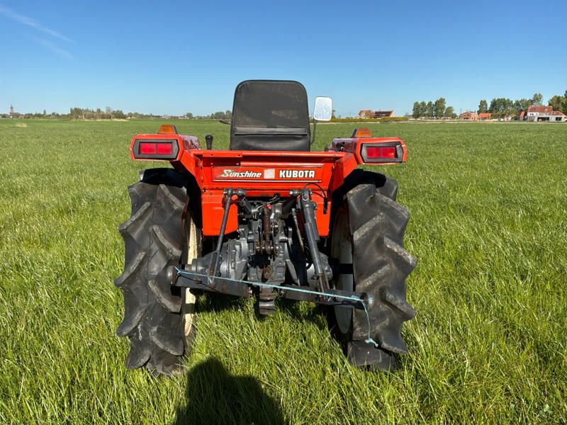 Kubota Sunshine L1-235 Mini-Traktor mit Allradantrieb
