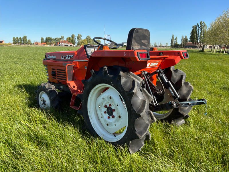 Kubota Sunshine L1-235 Mini-Traktor mit Allradantrieb