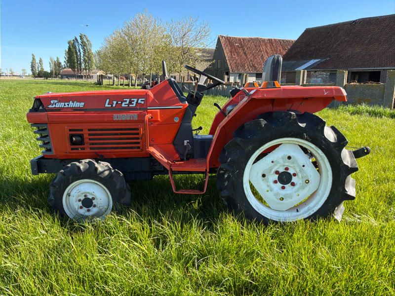 Kubota Sunshine L1-235 Mini-Traktor mit Allradantrieb