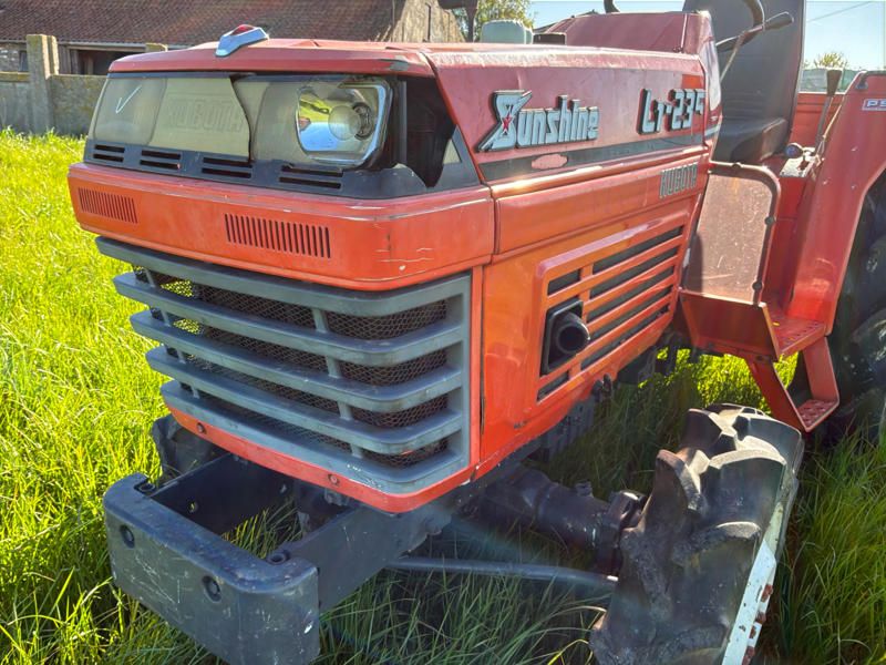 Kubota Sunshine L1-235 Mini-Traktor mit Allradantrieb