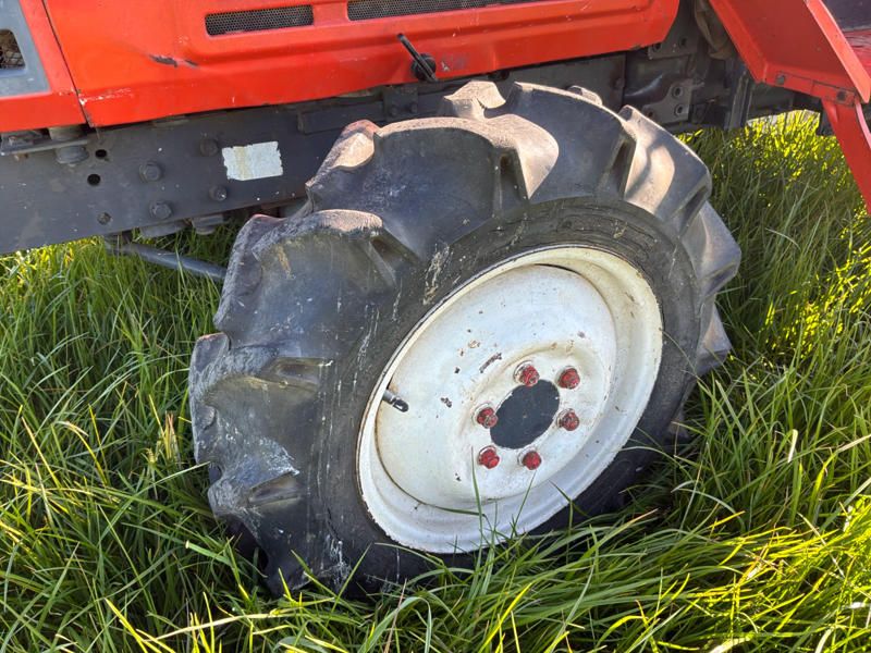 Kubota Sunshine L1-235 Mini-Traktor mit Allradantrieb