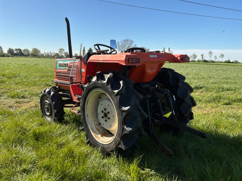 Hinomoto N249 Mini-Traktor mit Allradantrieb