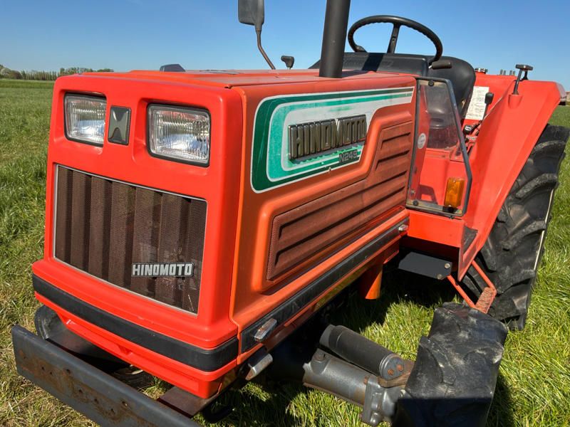 Hinomoto N249 Mini-Traktor mit Allradantrieb